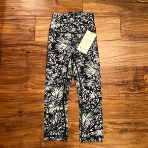 RARE Lululemon Wunder Under Leggings